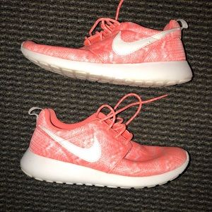 Nike’s, size 7Y, great condition!